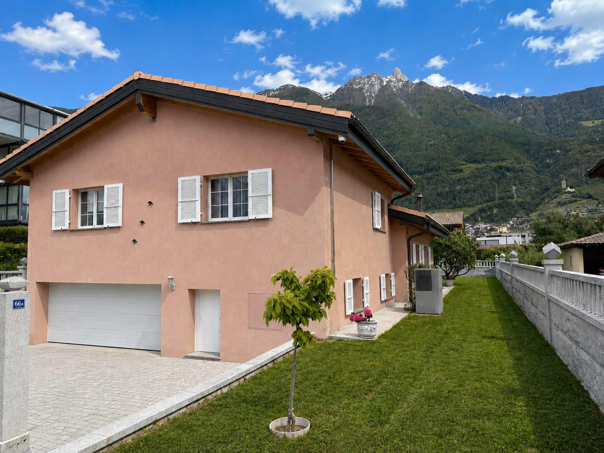 Spacieuse villa individuelle de 5.5 pcs à Saxon avec espace extérieur de près de 500 m²