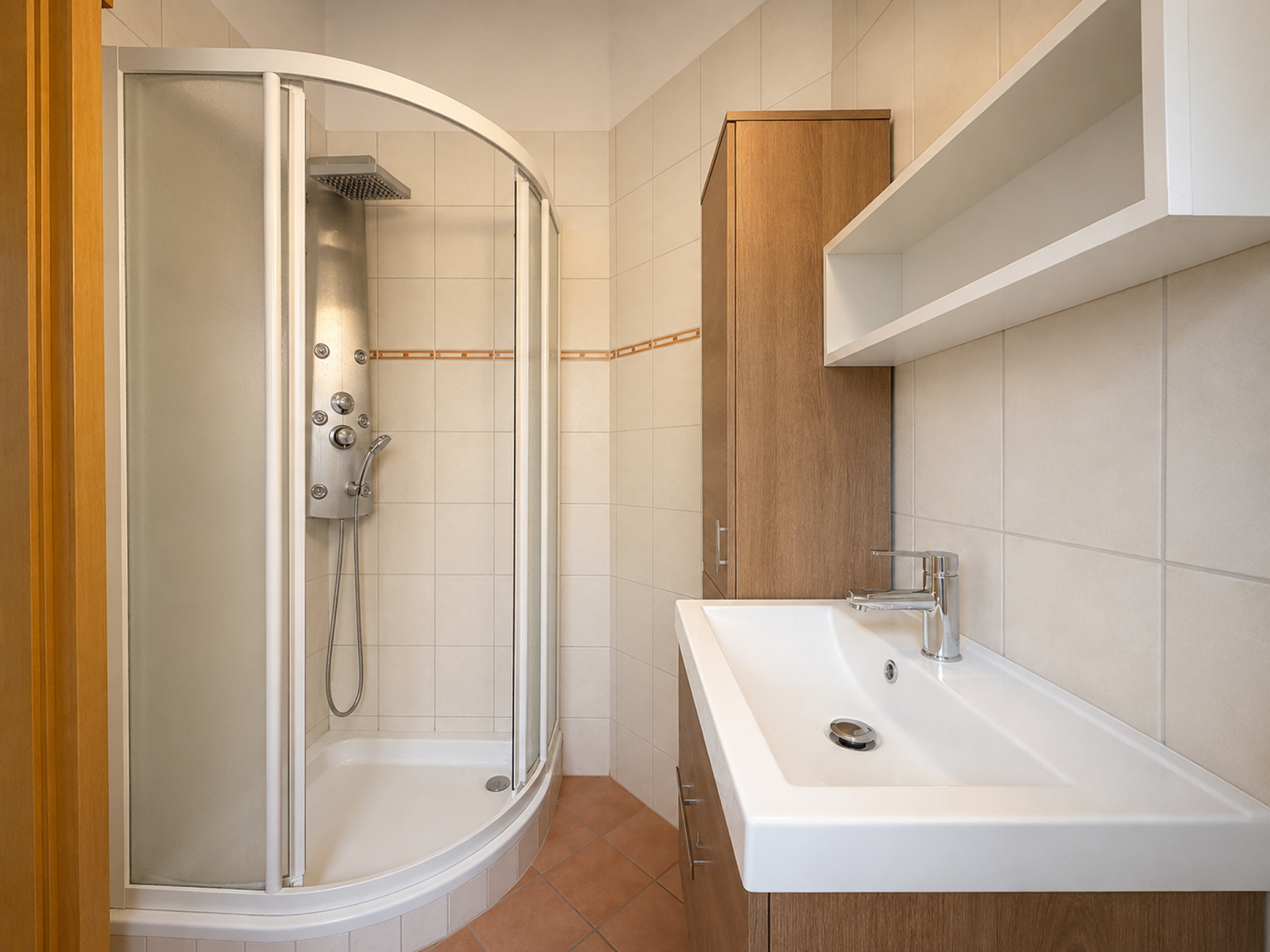 Villa individuelle très spacieuse de 5.5 pcs à Saxon avec joli jardin