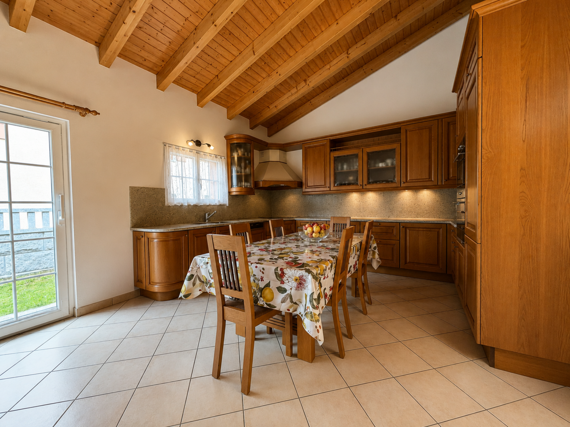 Villa individuelle très spacieuse de 5.5 pcs à Saxon avec joli jardin