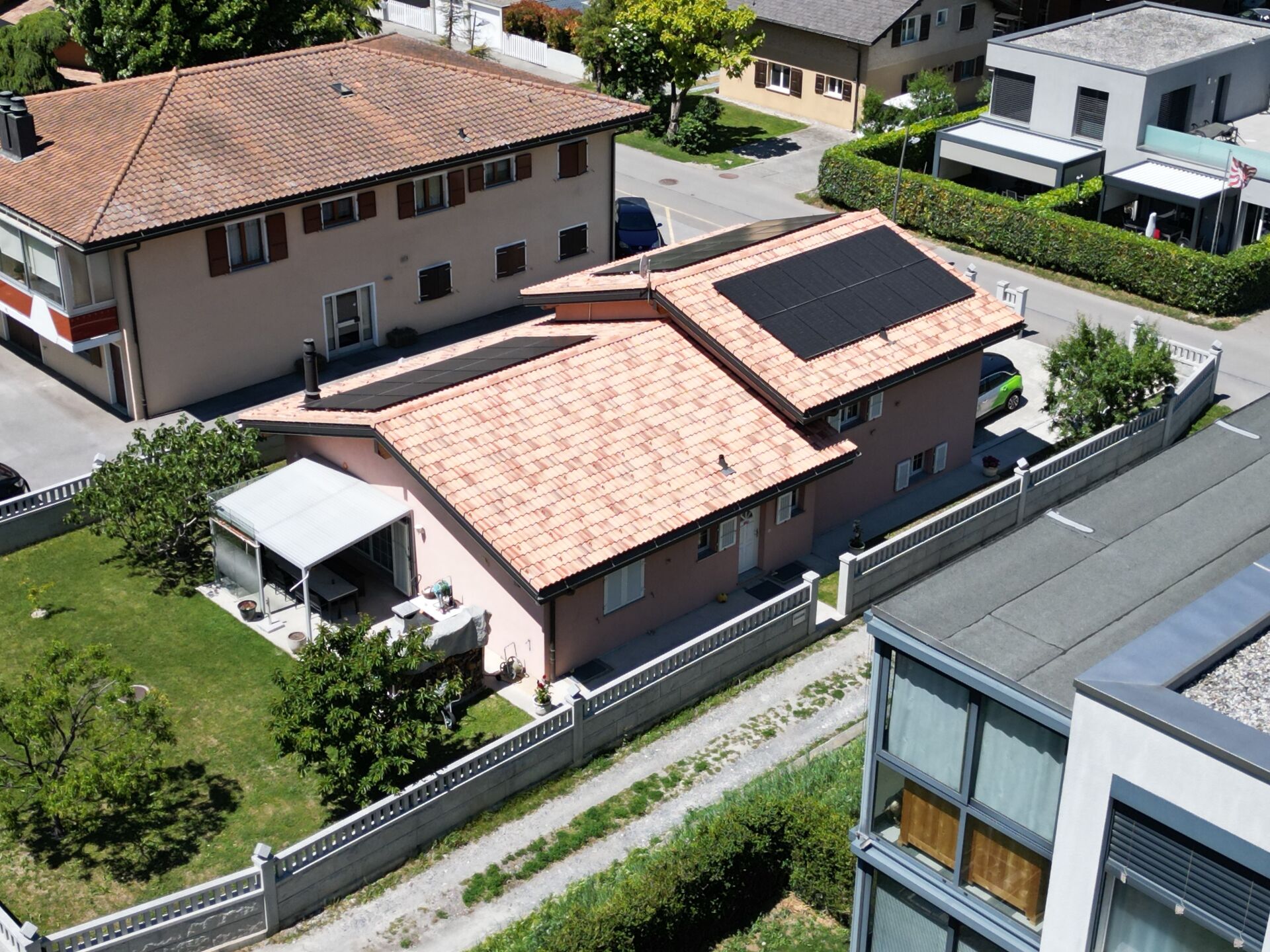 Villa individuelle très spacieuse de 5.5 pcs à Saxon avec joli jardin