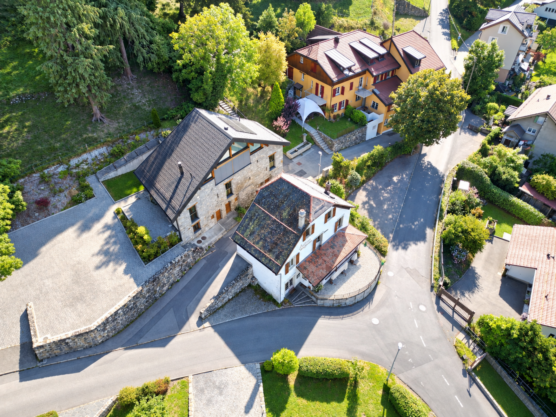 8e8d2e6521e5dfad67210cf59d3f5a7e Historique grange rénovée à Chamby avec vue sur le lac et les montagnes